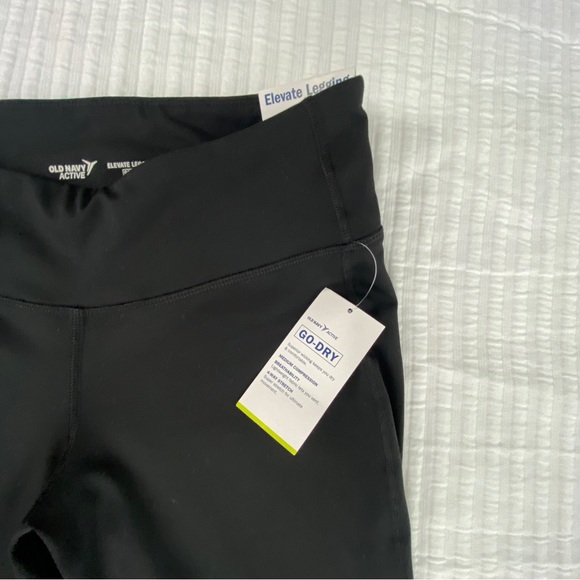 NWT Old Navy Active Elevate Capri Leggings Crop Mid Rise Solid Black Womens Med - Picture 8 of 10